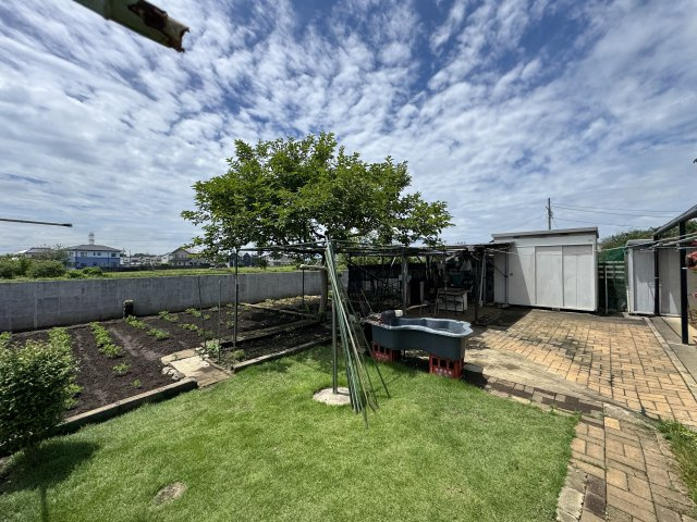 ‐三丁目不動産-　熊谷市小曽根　庭付き軽鉄造の庭