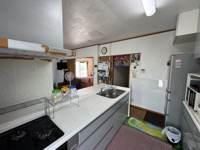 ‐三丁目不動産-　熊谷市小曽根　庭付き軽鉄造のキッチン