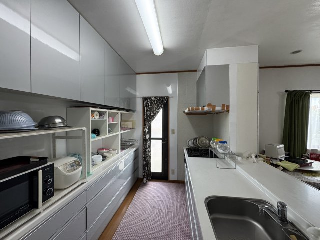 ‐三丁目不動産-　熊谷市小曽根　庭付き軽鉄造のキッチン