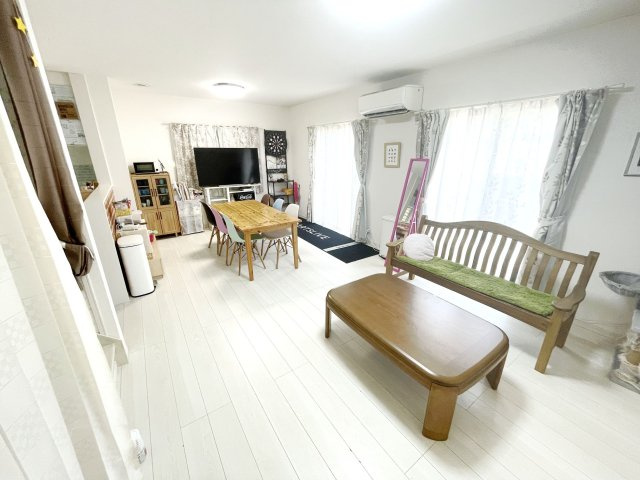 中古戸建・中古住宅　いわき市常磐湯本町　中古戸建　小屋裏収納つき6SSLDK！の居間・リビング