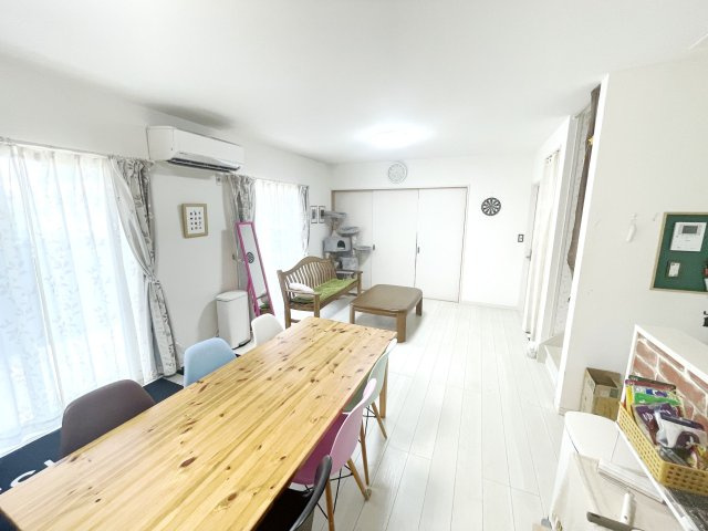 中古戸建・中古住宅　いわき市常磐湯本町　中古戸建　小屋裏収納つき6SSLDK！の居間・リビング