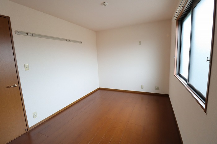 パストラーレ Ａ・Ｂの寝室|洋室（ハングバー付き）