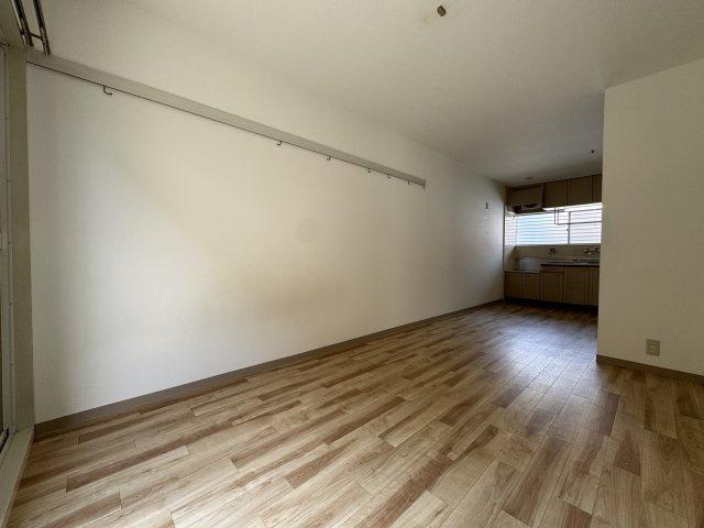 タウニィーイサカD棟の居間・リビング