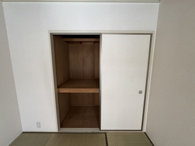 タウニィーイサカD棟の収納