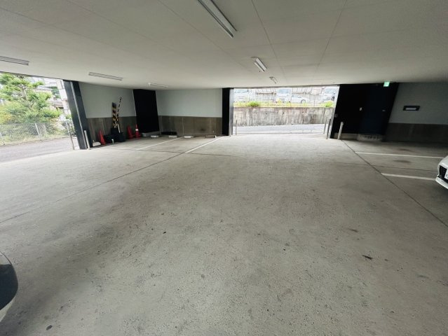 緑区青山3丁目貸店舗事務所の駐車場