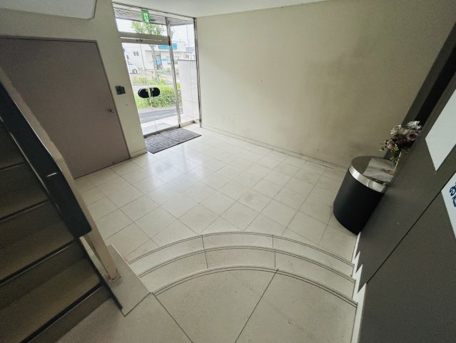 緑区青山3丁目貸店舗事務所のロビー