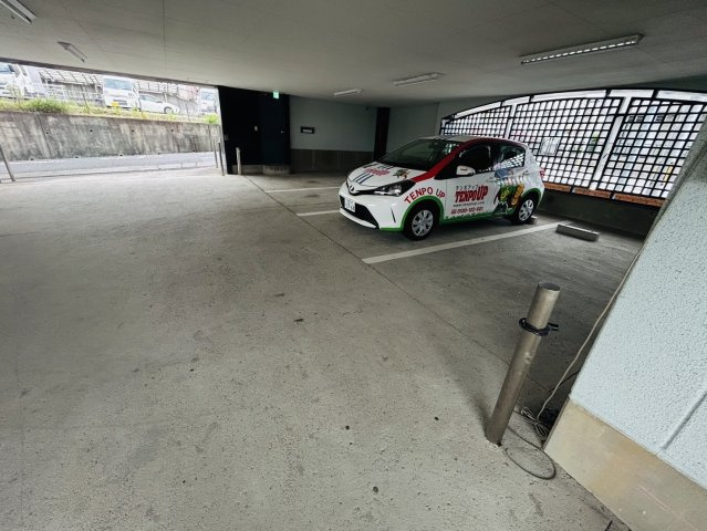 緑区青山3丁目貸店舗事務所の駐車場