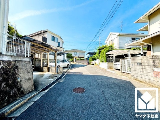 宇治市折居台３丁目の前面道路含む現地写真
