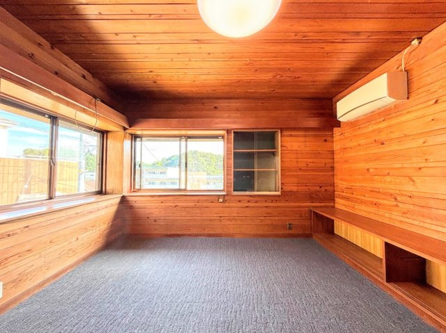 戸塚区舞岡町　中古戸建ての洋室|◆柔らかい陽光が差し込む明るいお部屋を演出する設計。彩光の取れる窓が気持ちの良いお部屋を創り上げます。
