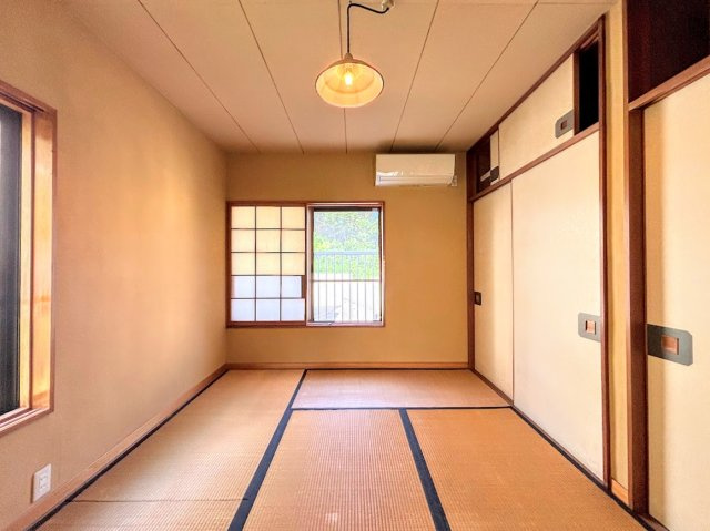 戸塚区舞岡町　中古戸建ての和室|◆子どものスタディ空間として、あるいは書斎やホビールームとして生活スタイルに合わせて使えるプライベートルーム。居心地のいい落ち着いたインテリアが似合います。
