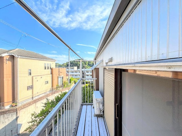 戸塚区舞岡町　中古戸建てのバルコニー|◆日当たり良好なバルコニー！毎日のお洗濯にも嬉しいですね！

