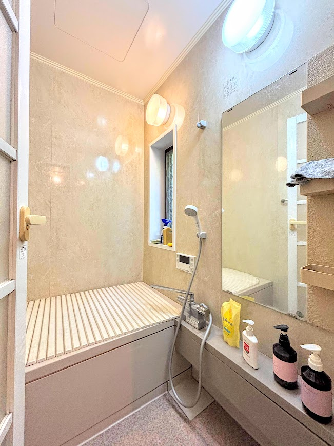 戸塚区舞岡町　中古戸建ての浴室