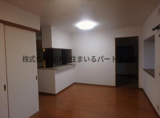 エバーライフネアシティ久留米弐番館の居間・リビング