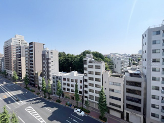 【展望】 | 眼前に広がる空の雄大さと、このお部屋の自慢の一つである「眺望」をご覧ください。毎日、この景色を独り占めできる新生活に夢が広がります。～即日のご見学可能～　お問合せはお気軽にどうぞ。