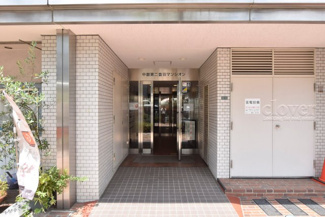 【エントランス】 | オートロックを備えた、マンションのエントランス。やはりセキュリティの観点は欠かすことができません。皆様を“安全”に送り出し、出迎えてくれます。～即日のご見学可能～　お問合せはお気軽にどうぞ。