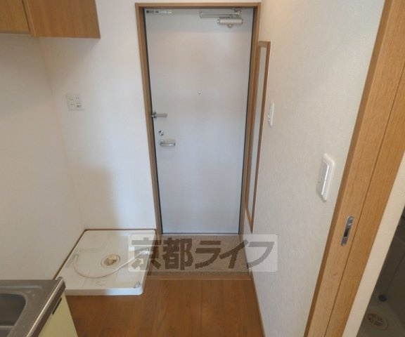 フラッティ吉野町A棟B棟の玄関