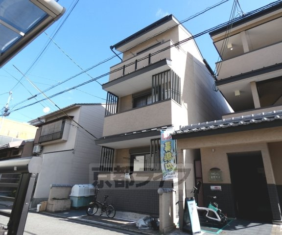 フラッティ吉野町A棟B棟の外観