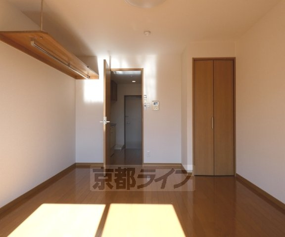 フラッティ吉野町A棟B棟の居間・リビング