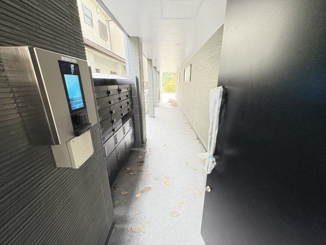 MELDIA福生Ⅲのエントランス