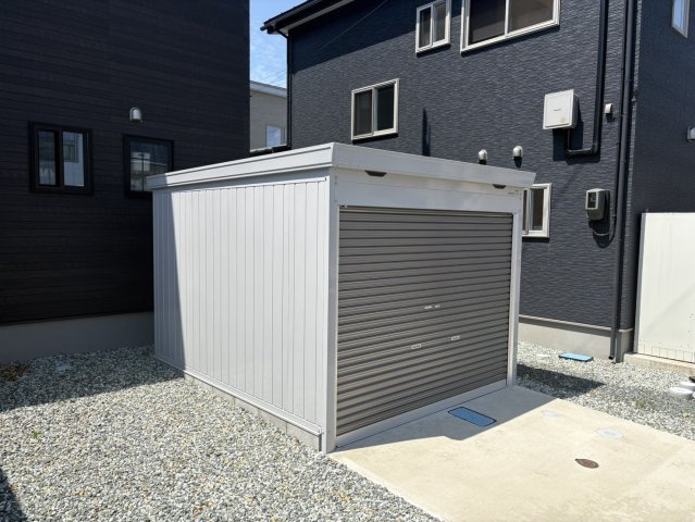 東根市大林2丁目【中古住宅】の外観|バイクガレージ付き
