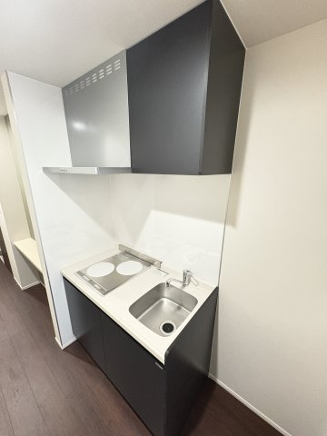 MELDIA福生Ⅲのキッチン|写真は同建物の別部屋を参考に掲載しております。