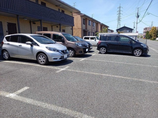 プレイン　Fの駐車場