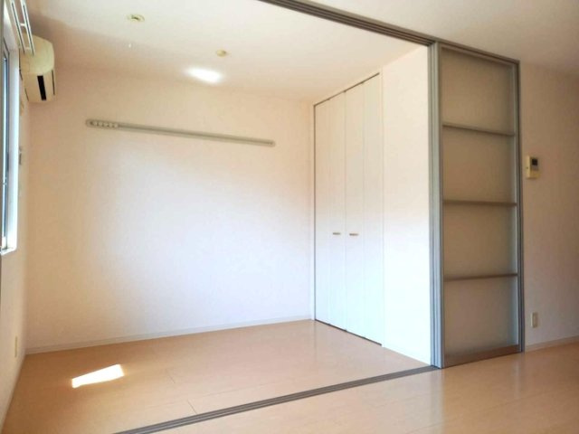 プレイン　Fの洋室