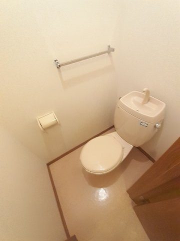プランタンАのトイレ|ゆったりとした空間のトイレです