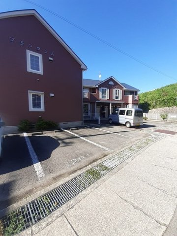 プランタンАの駐車場|駐車場完備です