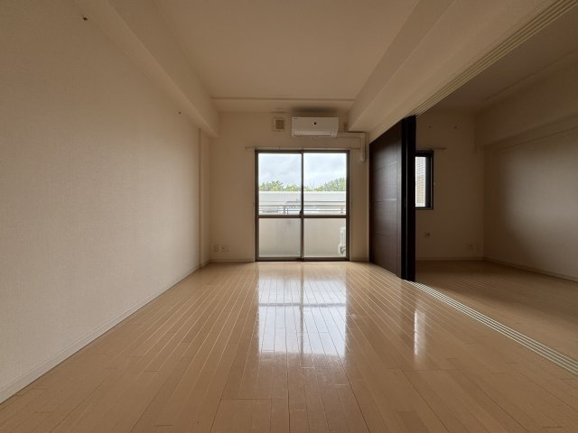 豊中市寺内１丁目の賃貸マンションの居間・リビング