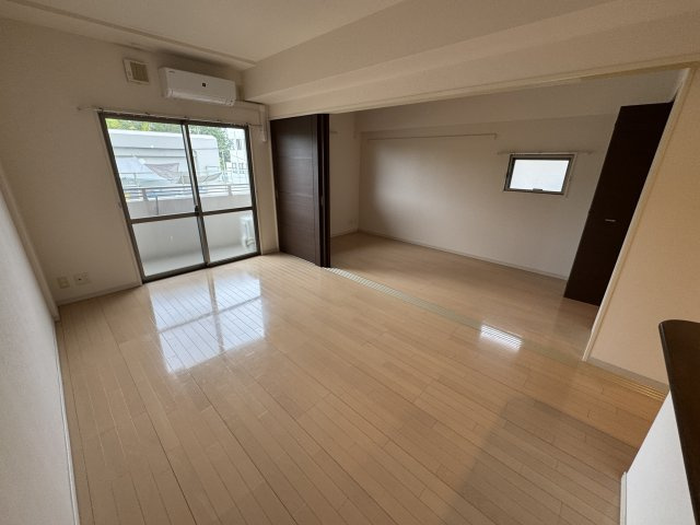 豊中市寺内１丁目の賃貸マンションの居間・リビング