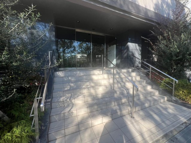 豊中市寺内１丁目の賃貸マンションのエントランス