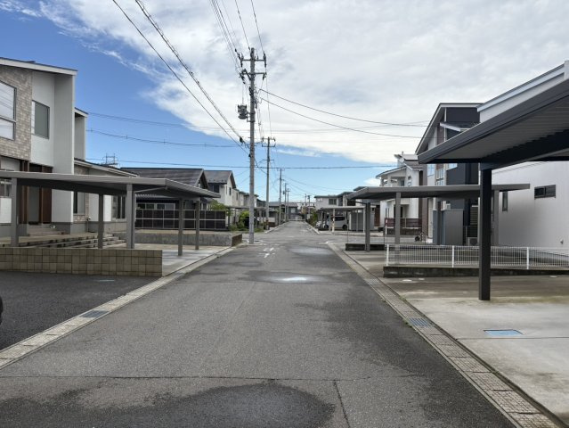 酒田市新橋四丁目【中古住宅】の周辺|前面道路