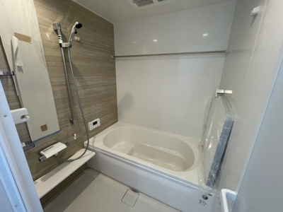 【浴室】 | 【新築分譲住宅】河北町　谷地字田中　全4棟 | 【Bathroom】
快適な使い心地とゆとりある空間が1日の疲れを解きほぐすバスルーム。空間も浴槽もゆったりのびのび使えるゆとり設計。広く感じるゆとり設計で快適なリラックスタイムを過ごせます。
