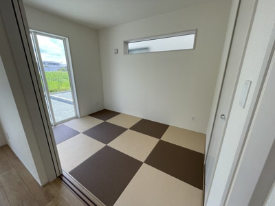 【和室】 | 【新築分譲住宅】河北町　谷地字田中　全4棟 | 【Japanese room】
家事スペースやお子様の遊び場として、または客室として、大活躍間違いなしの和室。
注目されているダイヤロン畳を使用し、傷みづらく、ダニやカビの発生も抑えてくれます◎