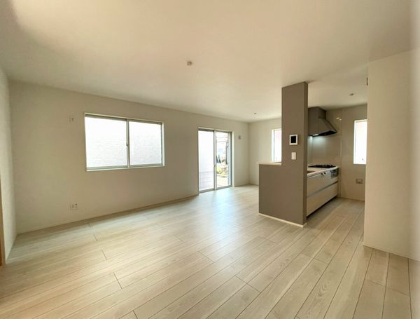 秦野市曽屋新築戸建て　3期15号棟の居間・リビング|使いやすいリビングです（同仕様施工例）