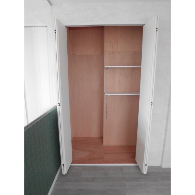 メゾンラピス（旧：早栄ビル）の収納