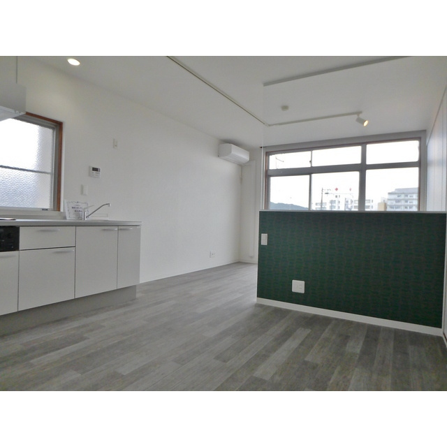 メゾンラピス（旧：早栄ビル）の居間・リビング