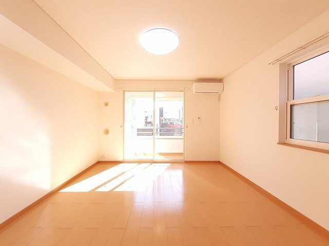 クロンドールⅡの内装|明るい室内です