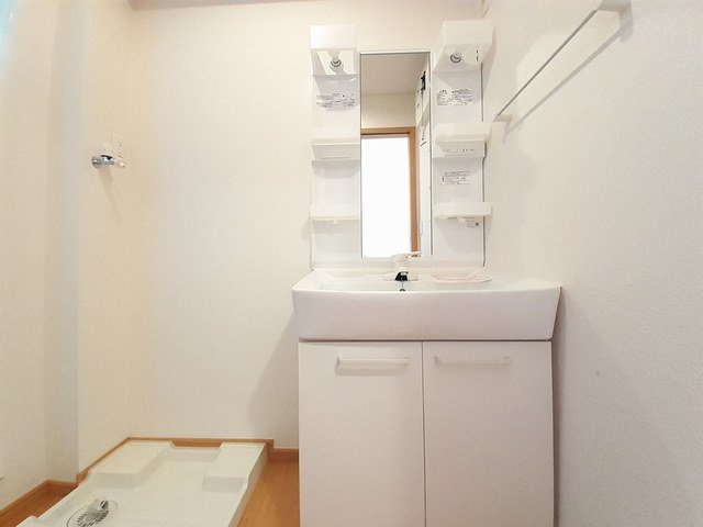 クロンドールⅡの洗面所|広い洗面スペース