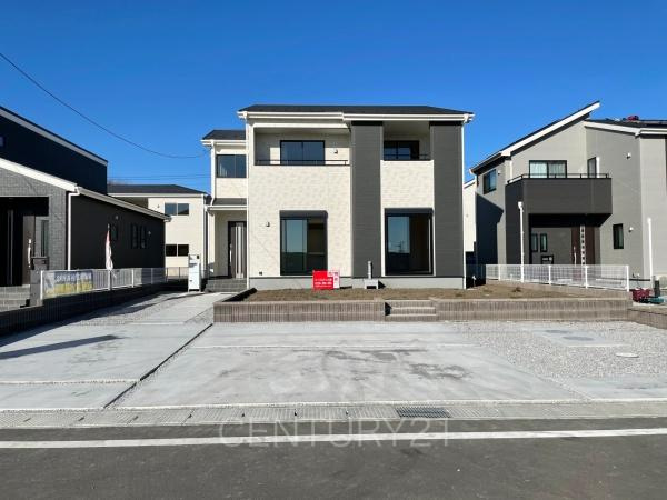 前橋茂木町第3 7号棟の前面道路含む現地写真|並列駐車可能な駐車場スペースです。