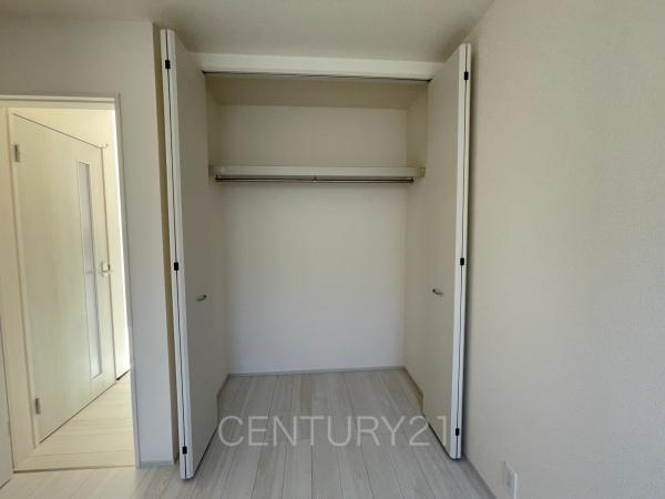 前橋茂木町第3 5号棟の収納|ハンガーパイプ付きクローゼットです。