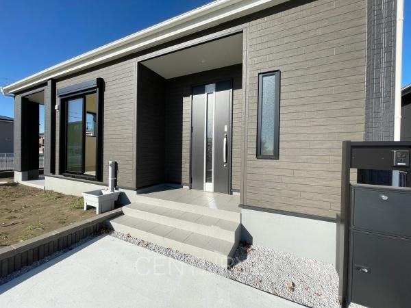 前橋茂木町第3 5号棟の玄関|スマートキー付きの玄関。
鍵を探すことなくドアの開閉が可能です。
郵便物を守る鍵付きポストです。
インターホンは録画機能付きで防犯面に優れます。