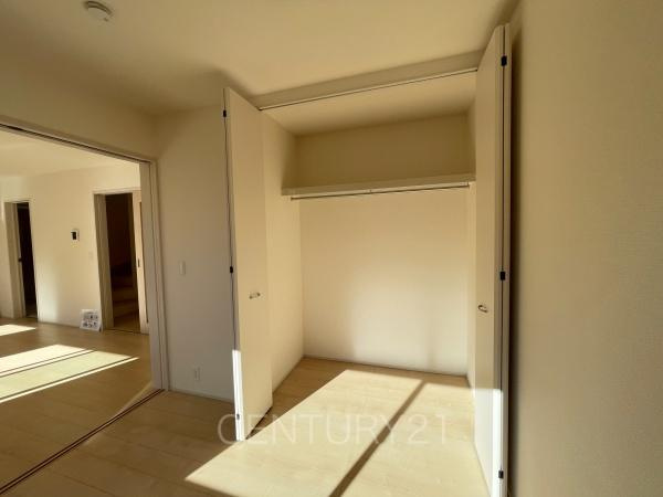 前橋茂木町第3 2号棟の収納|ハンガーパイプ付きクローゼットです。