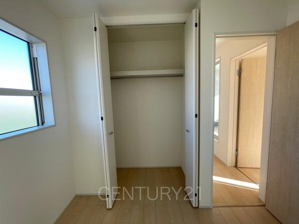 前橋茂木町第3 2号棟の収納|ハンガーパイプ付きクローゼットです。