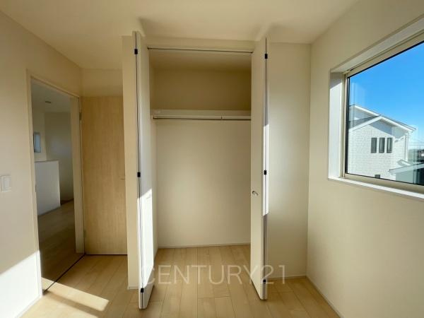 前橋茂木町第3 2号棟の収納|ハンガーパイプ付きクローゼットです。