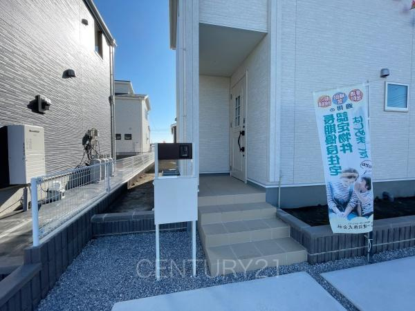 前橋茂木町第3 2号棟の玄関|スマートキー付きの玄関。
鍵を探すことなくドアの開閉が可能です。
郵便物を守る鍵付きポストです。
インターホンは録画機能付きで防犯面に優れます。