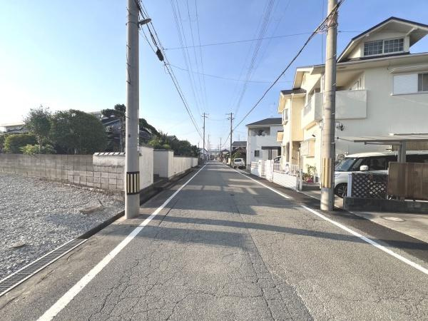 【前面道路含む現地写真】