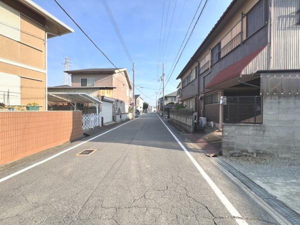 【前面道路含む現地写真】