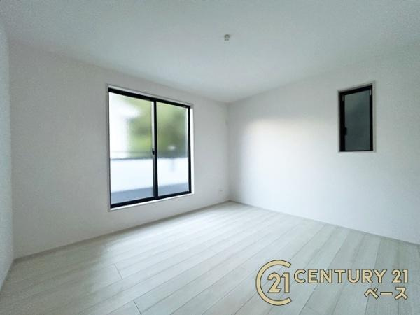 グラファーレ東菜畑 ／新築一戸建の洋室|■現地撮影写真■日当たりのよい明るい雰囲気の洋室です！